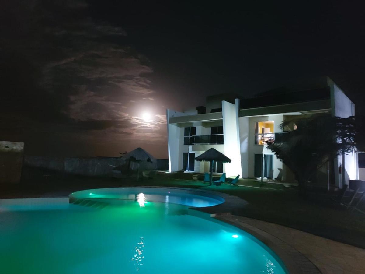 Vilas Na Praia Residence O Paraiso E Aqui Аракати Экстерьер фото